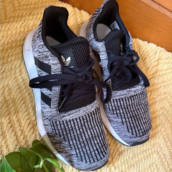 Adidas cloud soft sneakers- excellent used condition - Picture 1 of 5